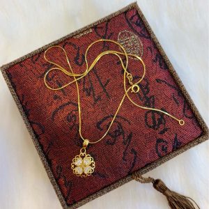 Dây chuyền và mặt dây chuyền nữ