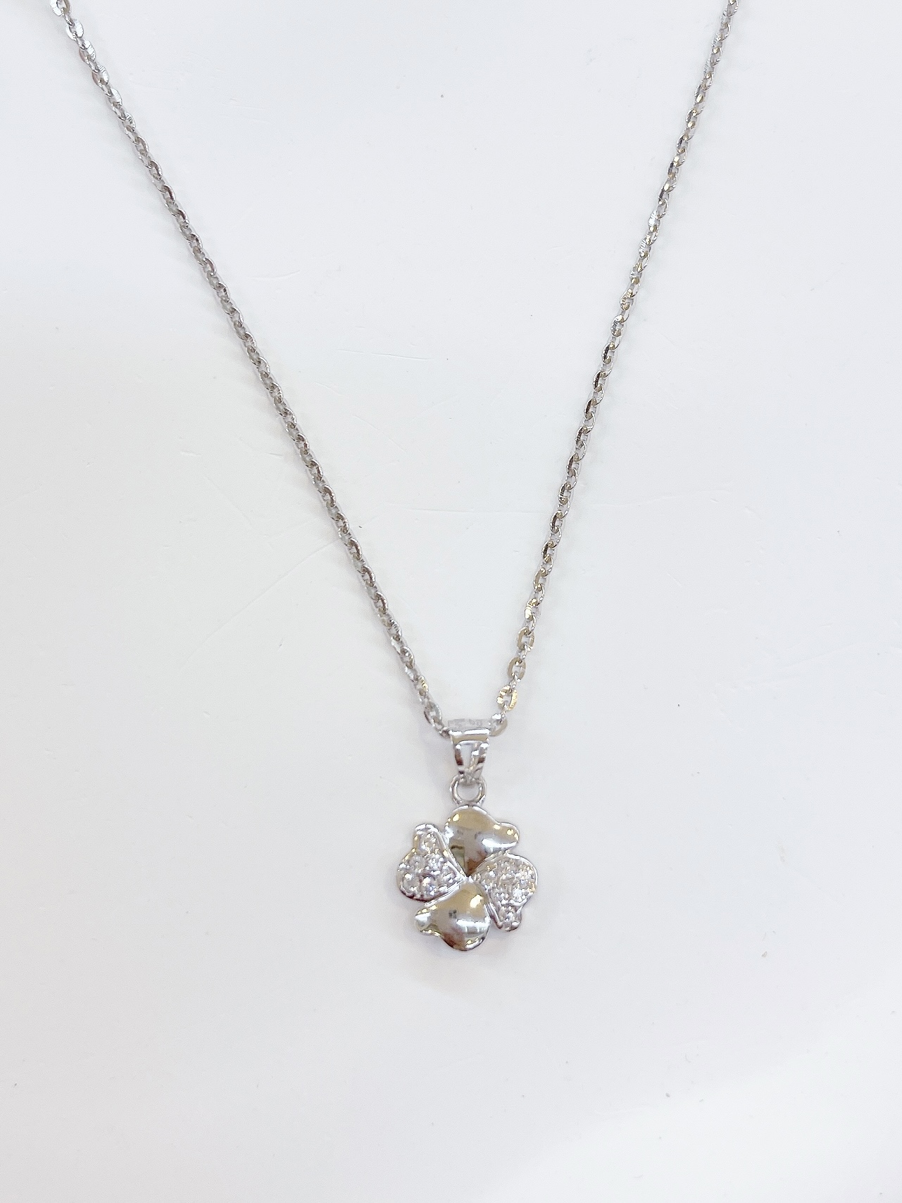 Dây chuyền và Mặt dây chuyền trắng 